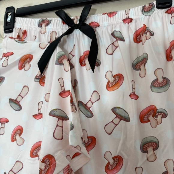New white pink green red mushroom print 2-piece pajama top & pants set large - Picture 9 of 13